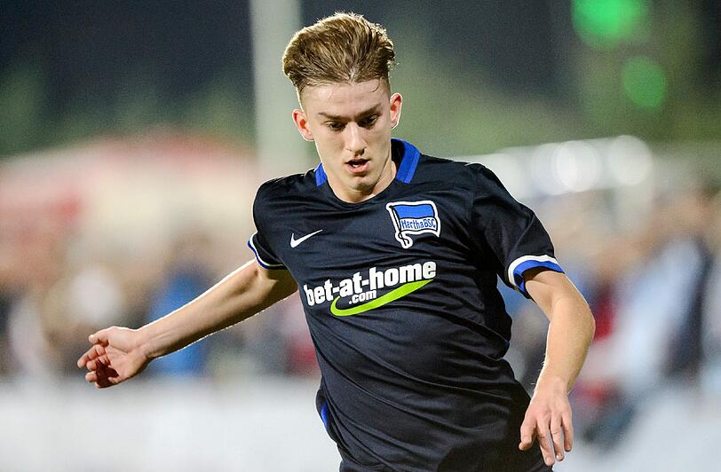 Hertha BSC witterte die Chance auf eine Verpflichtung des 19-Jährigen und schnappte im Winter zu. Für 500 000 Euro wechselte Kurt, 1,5 Millionen Euro Nachzahlung sind möglich. Der Jugendnationalspieler erhielt einen Vertrag bis 2019 und soll in dieser Saison über die Hertha-Reserve rangeführt werden. Die Bayern haben sich eine Rückkaufoption in Höhe von acht Millionen Euro gesichert, sollte Kurt bei den Berlinern ähnlich wie Weiser durchstarten.