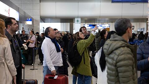 Luftraum geschlossen: Strapazen f&uuml;r die Flugg&auml;ste am Athener Flughafen.