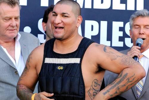 Trat zum offiziellen Wiegen mit einer Bleiweste an: Klitschko-Gegner Chris Arreola.