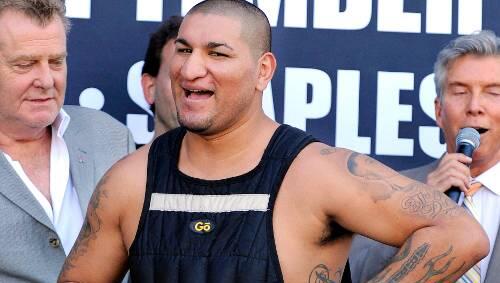 Trat zum offiziellen Wiegen mit einer Bleiweste an: Klitschko-Gegner Chris Arreola. Trat zum offiziellen Wiegen mit einer Bleiweste an: Klitschko-Gegner Chris Arreola.