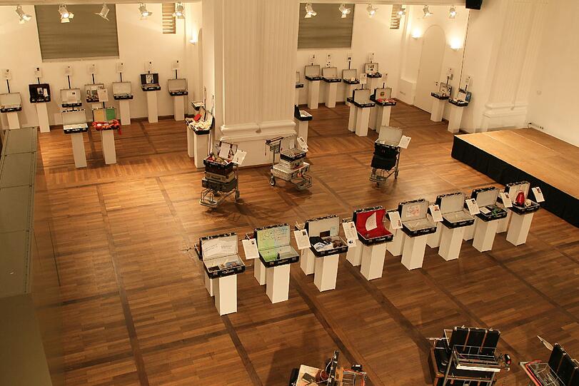 Im Ausstellungsraum in der ehemaligen Karmeliterkirche finden täglich begleitende Veranstaltungen statt.