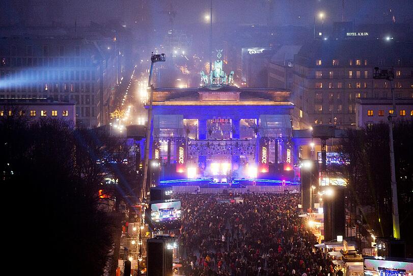 So feiert Berlin in das Jahr 2015: Die Silvester-Party am Brandenburger Tor mit David Hasselhoff und David Garrett - Die Bilder...