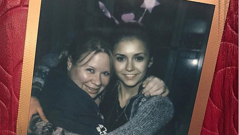 Dieses Bild mit Produzentin Julie Plec (li.) postete Nina Dobrev zu ihrem Abschiedsbrief auf Instagram Dieses Bild mit Produzentin Julie Plec (li.) postete Nina Dobrev zu ihrem Abschiedsbrief auf Instagram