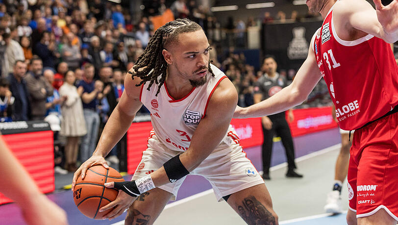 Erzielte für den FC Bayern Basketball 21 Punkte, 15 davon im dritten Viertel: Carsen Edwards. Erzielte für den FC Bayern Basketball 21 Punkte, 15 davon im dritten Viertel: Carsen Edwards.