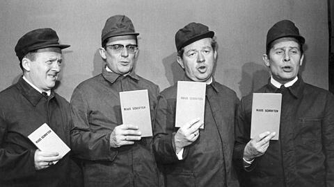 Die M&uuml;nchner Lach-und Schie&szlig;gesellschaft 1967: Hans J. Diedrich (von links), Dieter Hildebrandt, Klaus Havenstein und J&uuml;rgen Scheller.