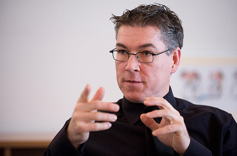 Rechtswanlt René Lau hält die Sperrzone für die Frankfurt-Fans für "hochgradig rechtswidrig und völlig unpraktikabel".