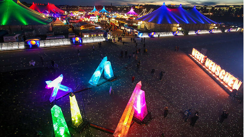 Ein Blick auf die Eingangsinstallation des Festivals im Winter 2019.