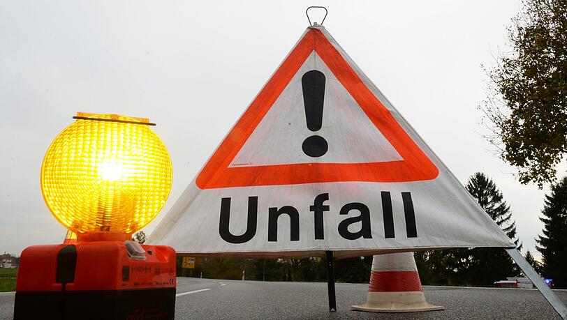 Die Frau verlor bei dem Ausweichmanöver die Kontrolle über ihr Fahrzeug. (Symbolbild) Die Frau verlor bei dem Ausweichmanöver die Kontrolle über ihr Fahrzeug. (Symbolbild)