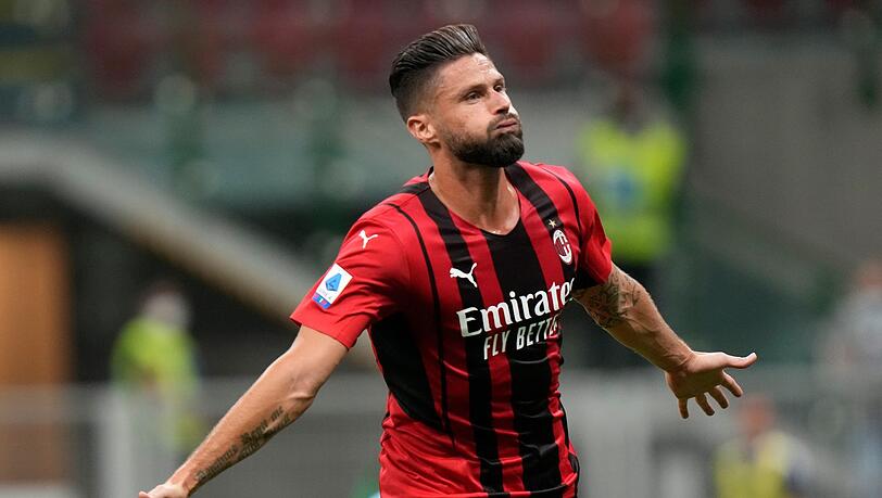 Milans Stürmer Olivier Giroud traf gegen US Sassuolo doppelt und ebnete damit den Weg zur Meisterschaft.