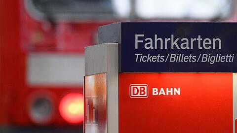 Für drei Monate konnten Bürger günstige Bahntickets für 9 Euro im Monat kaufen. Nun ist das Modell ausgelaufen.