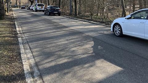 Am Grünwaldpark könnte die Straße für den Verkehr gesperrt werden. Der Bezirksausschuss hat sich schon dafür ausgesprochen. Doch sowohl in der Politik als auch vor Ort gibt es Bedenken. Die AZ erklärt die Debatte.