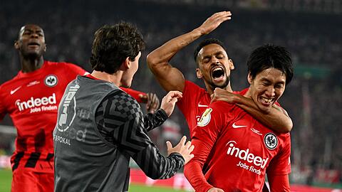 Frankfurt drehte die Partie in Stuttgart und steht im Pokalfinale.