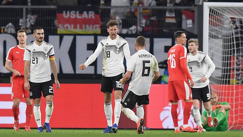 Bundestrainer Julian Nagelsmann stehen für die zwei Positionen im zentralen Mittelfeld der Nationalelf mit Kapitän Ilkay Gündogan, Leon Goretzka und Joshua Kimmich (v.li.) drei Stars zur Verfügung.