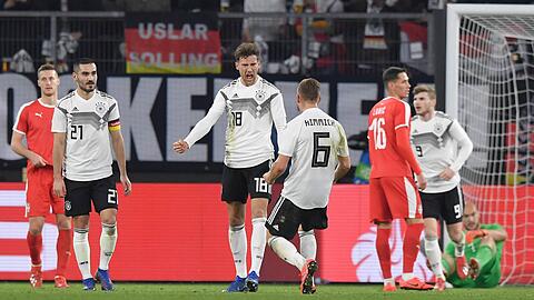 Bundestrainer Julian Nagelsmann stehen für die zwei Positionen im zentralen Mittelfeld der Nationalelf mit Kapitän Ilkay Gündogan, Leon Goretzka und Joshua Kimmich (v.li.) drei Stars zur Verfügung.