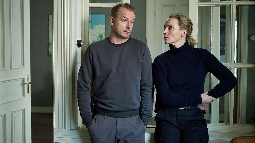 Hauke (Hinnerk Schönemann) und Hannah (Jana Klinge) glauben Leyla Spiekermanns Angaben zu dem Einbruch, bei dem ihr Mann und der Einbrecher zu Tode kamen, nicht so recht. Hauke würde gerne Jule als "U-Boot" auf ihre alte Freundin Leyla ansetzen, doch Hannah findet, dass die Tierärztin ohnehin zu oft bei ihren Ermittlungen mitmischt. Hauke (Hinnerk Schönemann) und Hannah (Jana Klinge) glauben Leyla Spiekermanns Angaben zu dem Einbruch, bei dem ihr Mann und der Einbrecher zu Tode kamen, nicht so recht. Hauke würde gerne Jule als "U-Boot" auf ihre alte Freundin Leyla ansetzen, doch Hannah findet, dass die Tierärztin ohnehin zu oft bei ihren Ermittlungen mitmischt.
