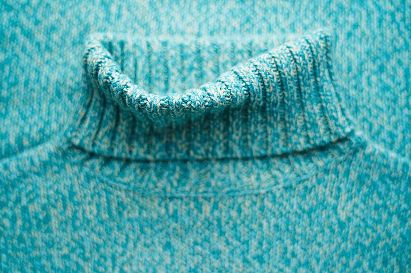 Merinowolle ist im Vergleich zu anderen Wollarten relativ pflegeleicht. Sie können Sie sogar bis zu 40 Grad warm und mit Vollwaschmittel waschen. Außer ihrer Pflegeleichtigkeit hat Merinowolle aber auch noch viele andere nützliche Eigenschaften: Sie wärmt, kühlt, ist weich, kratzt nicht, ist leicht, behält in der Regel ihre Form. Merinowolle ist im Vergleich zu anderen Wollarten relativ pflegeleicht. Sie können Sie sogar bis zu 40 Grad warm und mit Vollwaschmittel waschen. Außer ihrer Pflegeleichtigkeit hat Merinowolle aber auch noch viele andere nützliche Eigenschaften: Sie wärmt, kühlt, ist weich, kratzt nicht, ist leicht, behält in der Regel ihre Form.