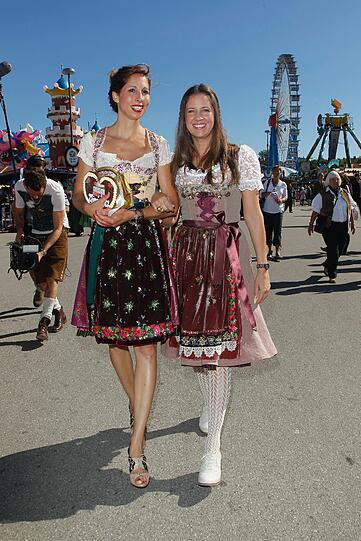 Lola Paltinger, Dana Schweiger