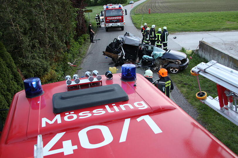 Unfall mit tödlichem Ausgang im Landkreis Mühldorf. Die Bilder vom Horror-Crash.