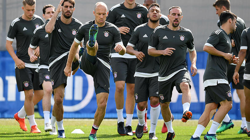 Die Bayern beim Abschlusstraining am Dienstag vor dem Kracher gegen Real Madrid. Klicken Sie sich durch die Bilder.
