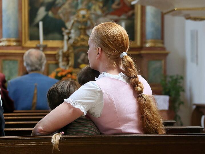 Filser-Fahnenweihe in der Heilig-Kreuz-Kirche in Forstenried. Die Bilder.