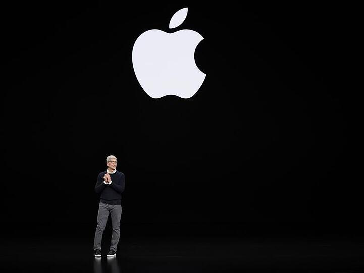 Apple-Chef Tim Cook bei der Vorstellung neuer Produkte. Anfang des Jahres hat Apple die Börse mit schlechten Zahlen zum vergangenen Weihnachtsgeschäft schockiert.