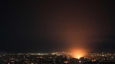 Israels Armee greift weiter im Libanon an.