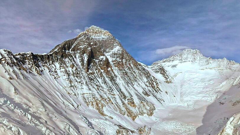 Der Mount Everest lockt immer wieder zu Rekorden. (Archivbild) Der Mount Everest lockt immer wieder zu Rekorden. (Archivbild)