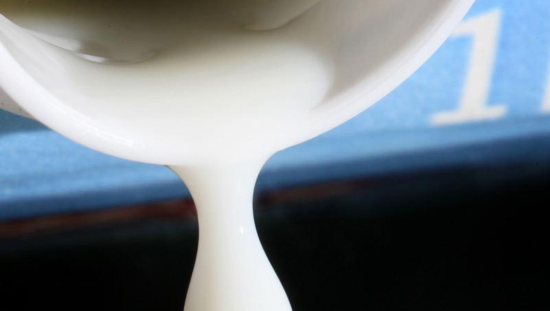 Milch - viele Menschen leiden an einer Laktose-Intoleranz Milch - viele Menschen leiden an einer Laktose-Intoleranz
