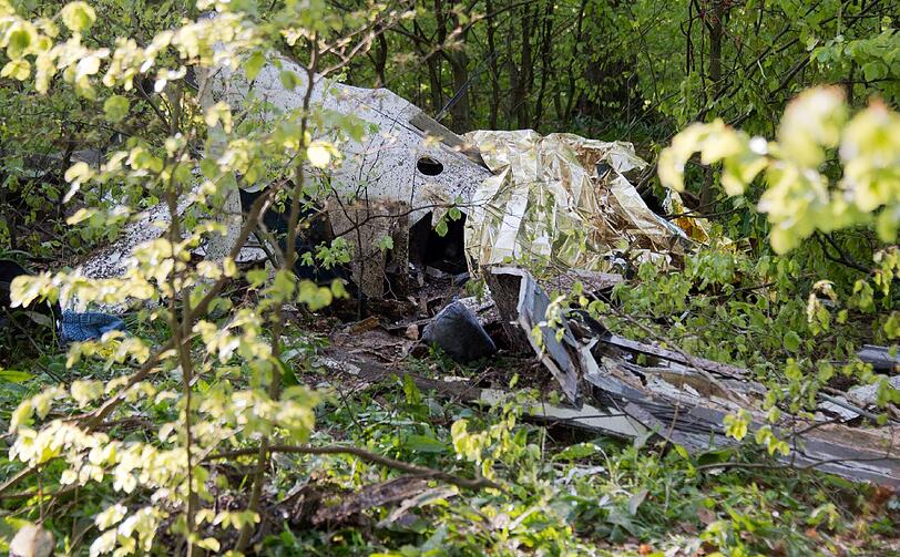 Flugzeugabsturz in Niedersachsen bei Bad Münder: Ein Toter! Die Bilder...