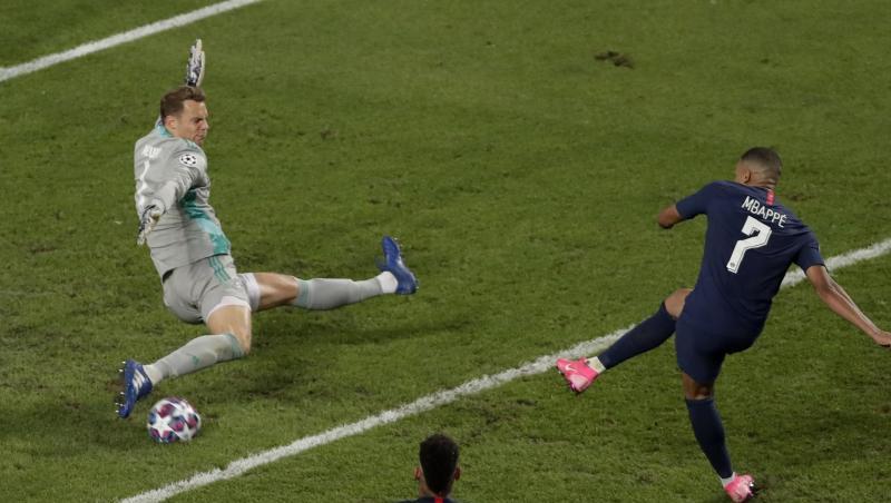 Seine Reflexe machten die Torchancen der Pariser zunichte: Torwart Manuel Neuer in Aktion. Seine Reflexe machten die Torchancen der Pariser zunichte: Torwart Manuel Neuer in Aktion.