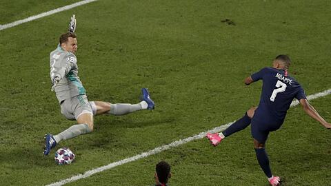 Seine Reflexe machten die Torchancen der Pariser zunichte: Torwart Manuel Neuer in Aktion.