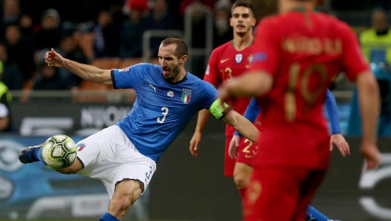 Italiens Kapitän Giorgio Chiellini kommt zum Schuss. Italiens Kapitän Giorgio Chiellini kommt zum Schuss.