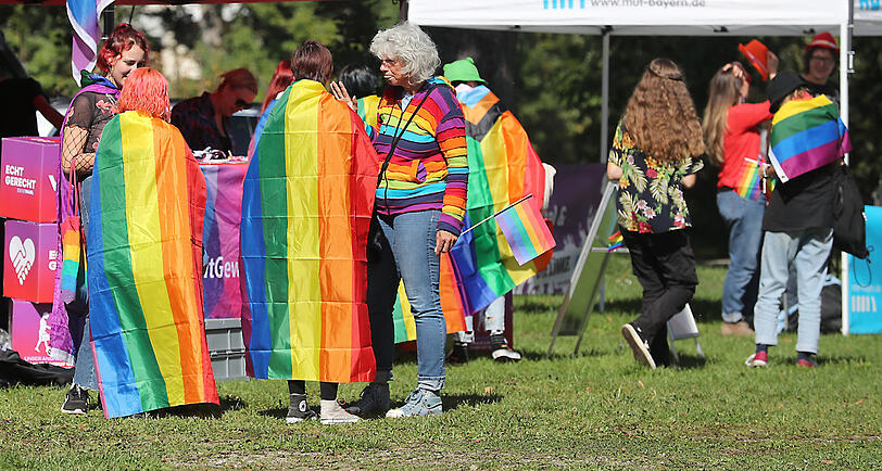 Regenbogenfahnen: Beim CSD ein Muss.
