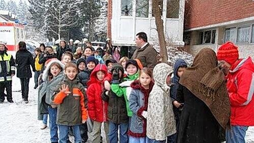 Die Schule in Kirchseeon wurde evakuiert. Die Schule in Kirchseeon wurde evakuiert.
