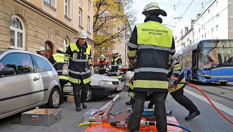 Der Unfall ereignete sich auf der Leonrodstraße in Neuhausen. Der Unfall ereignete sich auf der Leonrodstraße in Neuhausen.