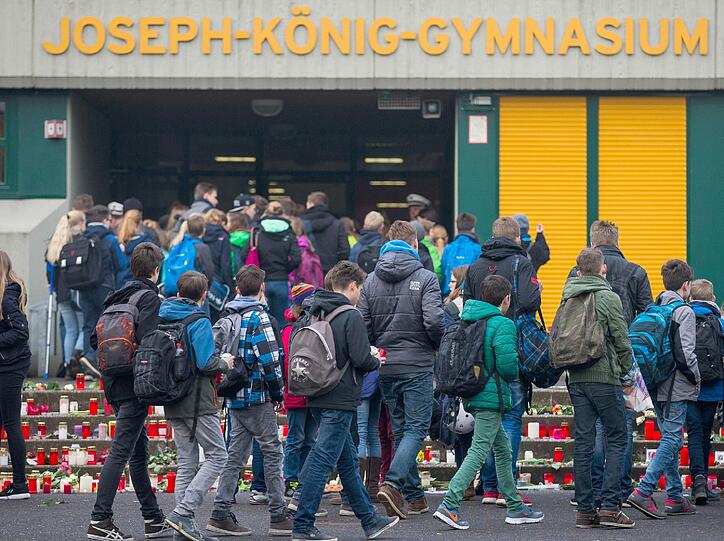 Am Gymnasium in Haltern herrscht am Mittwochmorgen nur eine Stimmung: Trauer.