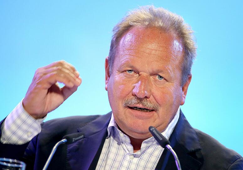 Als zentrale Ziele von Verdi in den kommenden Jahren nannte Bsirske eine "Aufwertung der Dienstleistungsarbeit."