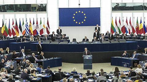 UN Generalsekretär Antonio Guterres (M) spricht im Europäischen Parlament in Straßburg.