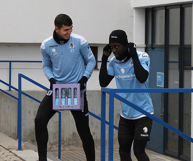 Prince Osei Owusu absolvierte am Montag sein erstes Training beim TSV 1860 - die Bilder!