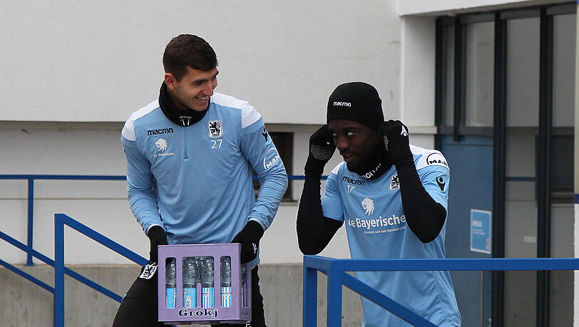 Prince Osei Owusu absolvierte am Montag sein erstes Training beim TSV 1860 - die Bilder! Prince Osei Owusu absolvierte am Montag sein erstes Training beim TSV 1860 - die Bilder!