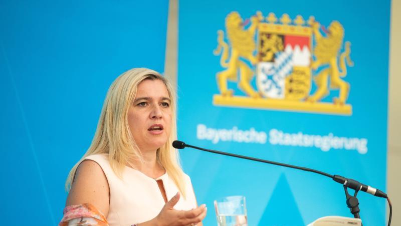 Die bayerische Gesundheitsministerin Melanie Huml (CSU) gibt eine Pressekonferenz. Foto: Nicolas Armer/dpa/Pool/dpa Die bayerische Gesundheitsministerin Melanie Huml (CSU) gibt eine Pressekonferenz. Foto: Nicolas Armer/dpa/Pool/dpa