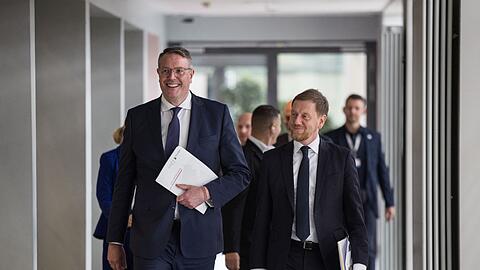 Der Vorsitzende der Ministerpräsidentenkonferenz Alexander Schweitzer (SPD) und sein Vize, Michael Kretschmer (CDU) sehen sich als "Möglichmacher".
