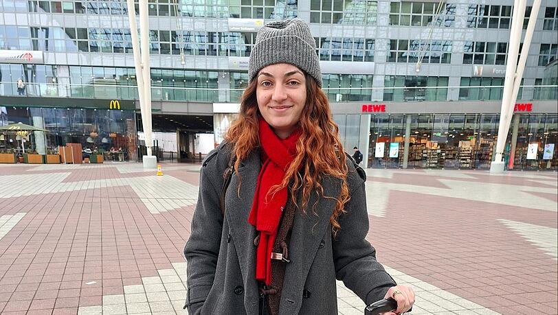 Norma Khalil ist eine der wenigen Lufthansa-Flugg&auml;ste, deren Verbindung nicht gestrichen wurde.