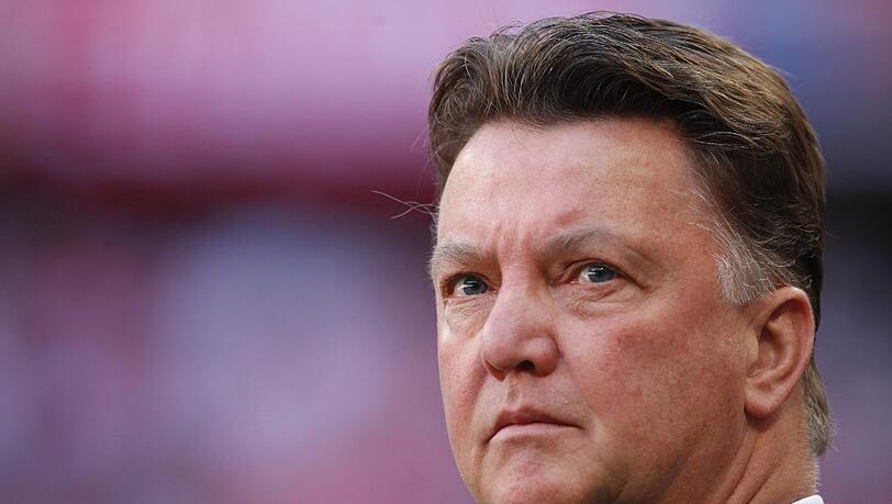 Louis van Gaal ist nach seinem gescheiterten Engagement bei Ajax Amsterdam nun als Trainer beim PSV Eindhoven im Gespräch. Louis van Gaal ist nach seinem gescheiterten Engagement bei Ajax Amsterdam nun als Trainer beim PSV Eindhoven im Gespräch.