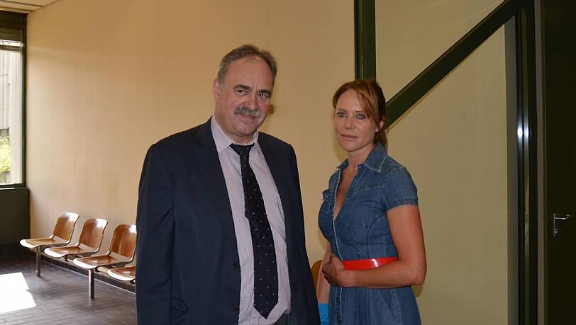 Schauspielerin Doreen Dietel mit ihrem Anwalt Stephan Tschaidse vor dem Münchner Amtsgerichtssaal im Justizzentrum an der Nymphenburger Straße 16. Schauspielerin Doreen Dietel mit ihrem Anwalt Stephan Tschaidse vor dem Münchner Amtsgerichtssaal im Justizzentrum an der Nymphenburger Straße 16.