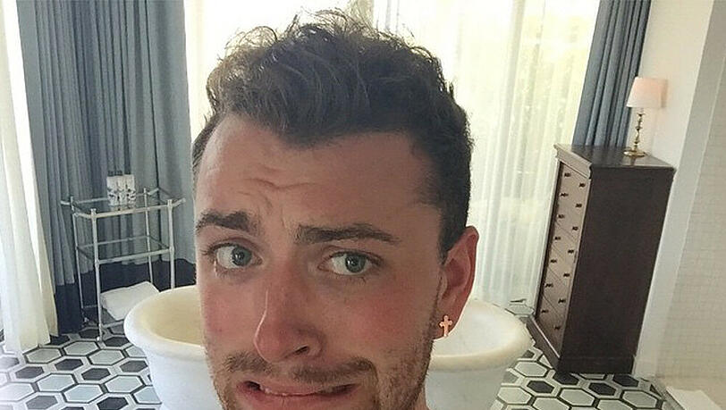 Autsch! Sam Smith zeigt seinen Followern seinen geröteten Oberkörper Autsch! Sam Smith zeigt seinen Followern seinen geröteten Oberkörper