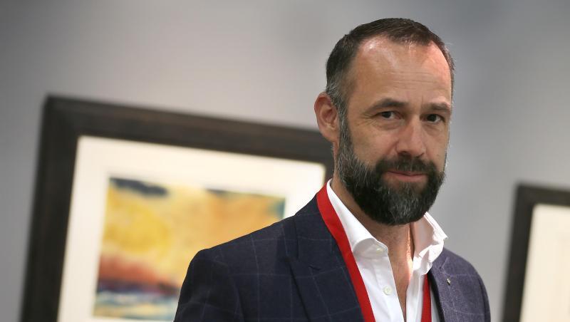 Galerist Thole Rotermund, Schatzmeister des Bundesverbands Deutscher Galerien und Kunsthändler (BVDG), vor Bildern von Emil Nolde. Galerist Thole Rotermund, Schatzmeister des Bundesverbands Deutscher Galerien und Kunsthändler (BVDG), vor Bildern von Emil Nolde.