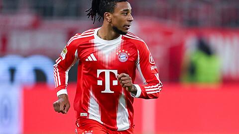 Michael Olise kann in Heidenheim nach einem Eingriff am Auge spielen. (Archivbild)