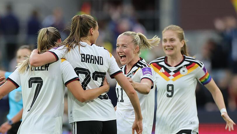 Gro&szlig;e Freude: Die deutschen Fu&szlig;ballerinnen fahren zur WM 2027 nach Brasilien.