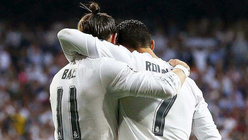 Teamkollegen bei Real madrid, Rivalen im EM-Halbfinale: der Waliser Gareth Bale und der Portugiese Cristiano Ronaldo. Teamkollegen bei Real madrid, Rivalen im EM-Halbfinale: der Waliser Gareth Bale und der Portugiese Cristiano Ronaldo.